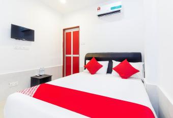 Super OYO 414 Adiff Palace Hotel allows 18 year olds to book a room