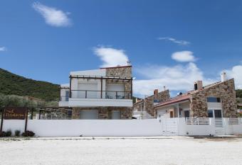 Petritis Villas has Balcony rooms