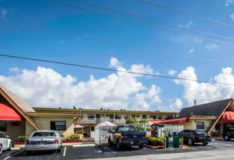 Fort Lauderdale Gardens Inn & Suites Ft Lauderdale International Airport has Smoking rooms