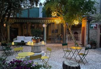 Chez papa has Balcony rooms