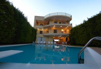 Diamond Apartments has Balcony rooms