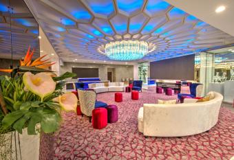 DoubleTree by Hilton Houston Brookhollow has Balcony rooms