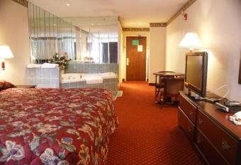 Horizon Inn has rooms with a private hot tub