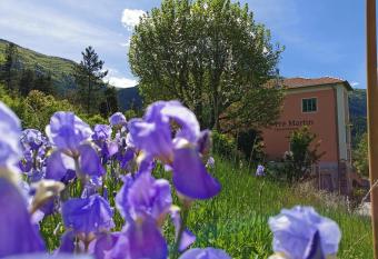 Le Pr   Martin, Village de Chalets allows 18 year olds to book a room