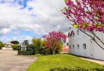 Hoteleco Sud Agen Autoroute allows 18 year olds to book a room