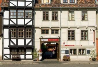 Hotel Pension St Nikolai allows 18 year olds to book a room