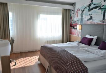 Good Morning+ Malm   allows 18 year olds to book a room