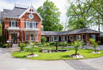 The Woodview Inn allows 18 year olds to book a room