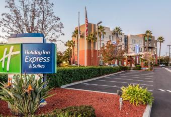 Holiday Inn Express & Suites Fremont - Milpitas Central allows 18 year olds to book a room