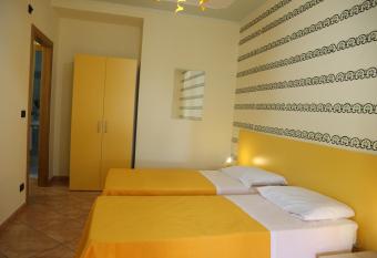 Villa Manno has rooms with a private hot tub