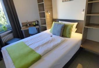 Hotel Art Inn Dinslaken allows 18 year olds to book a room