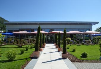 Hotel Egerkingen, idealer Zwischenstopp allows 18 year olds to book a room