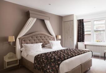 La Terrasse allows 18 year olds to book a room