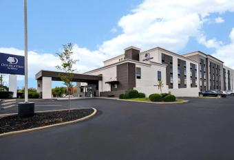 DoubleTree by Hilton St. Louis Airport has Balcony rooms