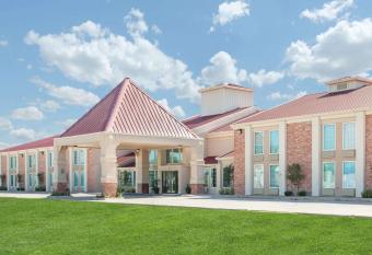 Super 8 by Wyndham Oklahoma City allows 18 year olds to book a room