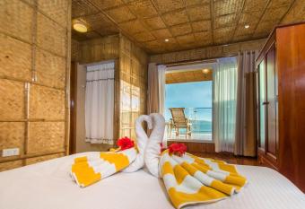 Boracay Amor Apartment has rooms with a private hot tub