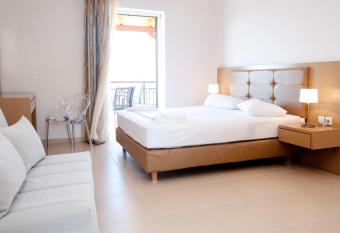 Georgio Seaside Hotel allows 18 year olds to book a room