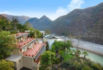 Raga on the Ganges allows 18 year olds to book a room