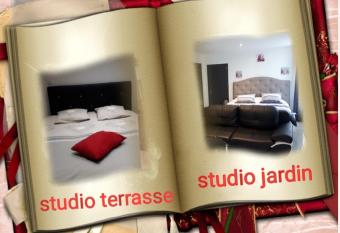 Au Paradis des Crins avec un studio rez de chauss  e jardin et studio en duplex avec terrasse has Balcony rooms