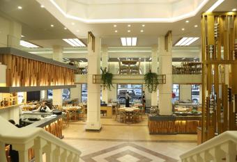 Serenada Golden Palace - Boutique Hotel allows 18 year olds to book a room