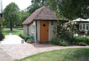 Wilderness B&B 3 Self Contained Rooms Nr Sissinghurst allows 18 year olds to book a room