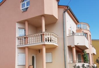 Apartments Suzana has Balcony rooms