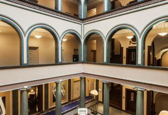 Elite Plaza Hotel allows 18 year olds to book a room