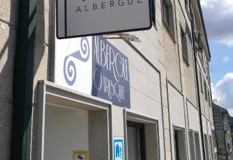 Albergue O Trisquel allows 18 year olds to book a room