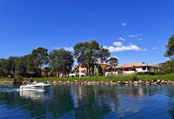 Hotel Casarose - Cannes Mandelieu allows 18 year olds to book a room