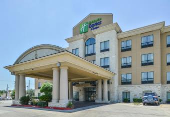 Holiday Inn Express & Suites San Antonio Nw-Medical Area By IHG allows 18 year olds to book a room