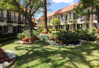 Laguna Hills Lodge-Irvine Spectrum allows 18 year olds to book a room