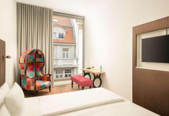 elaya hotel leipzig city center has Balcony rooms