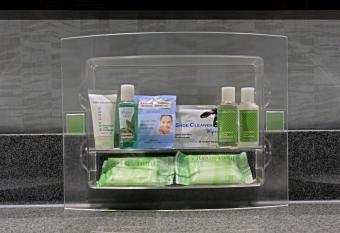 Holiday Inn Plainview-Long Island By IHG has rooms with a private hot tub