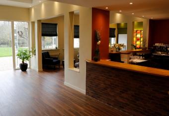 Le Quincangrogne has Balcony rooms