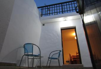 Theanos House has Balcony rooms