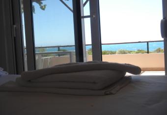 Villa-Palaiochora has rooms with a private hot tub