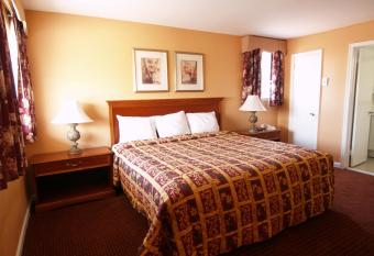 Parkway Inn Philadelphia Airport has Smoking rooms