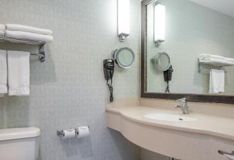 Fairfield by Marriott Inn & Suites San Francisco Pacifica has Balcony rooms