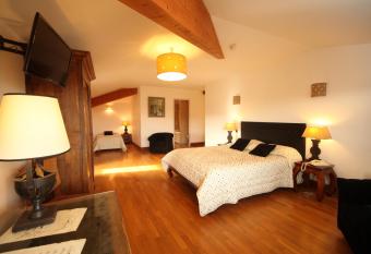 Hotel des Consuls allows 18 year olds to book a room