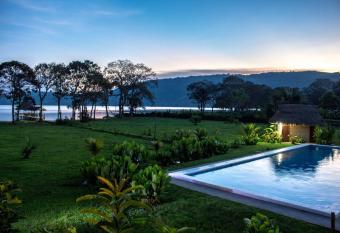 Maloca Inn allows 18 year olds to book a room