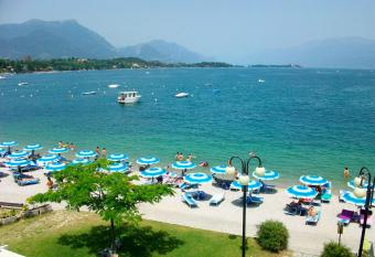 Hotel La Romantica allows 18 year olds to book a room