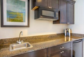 Holiday Inn & Suites Parsippany Fairfield By IHG allows 18 year olds to book a room