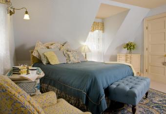 Berry Manor Inn has rooms with a private hot tub