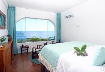 Bale Bingin Beachfront Stay allows 18 year olds to book a room
