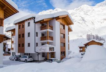 Alpshotel Bergland has Balcony rooms