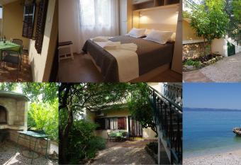 Apartments Sonja Podgora has Balcony rooms