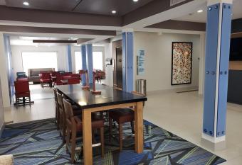 Holiday Inn Express & Suites Arlington (I-20-Parks Mall) allows 18 year olds to book a room