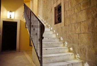 Villa Desideria has Balcony rooms