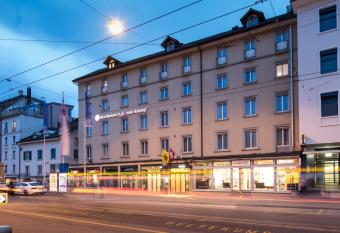 Best Western Plus Hotel Bahnhof allows 18 year olds to book a room