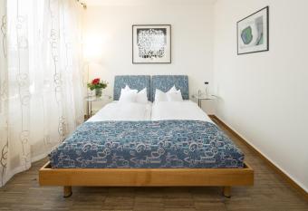 Business & Art Hotel Markgraf allows 18 year olds to book a room